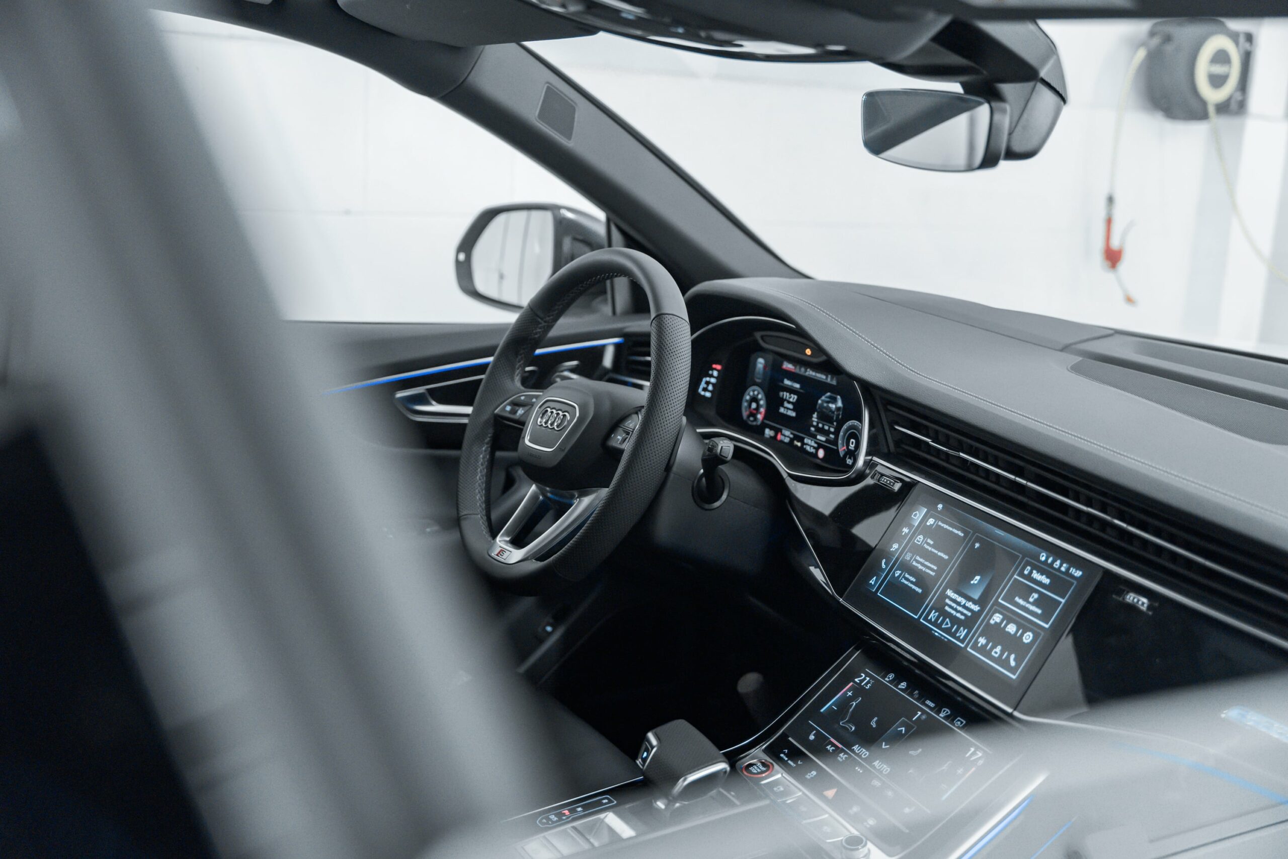 Oklejanie folią PPF wnętrza samochodu – dlaczego warto?