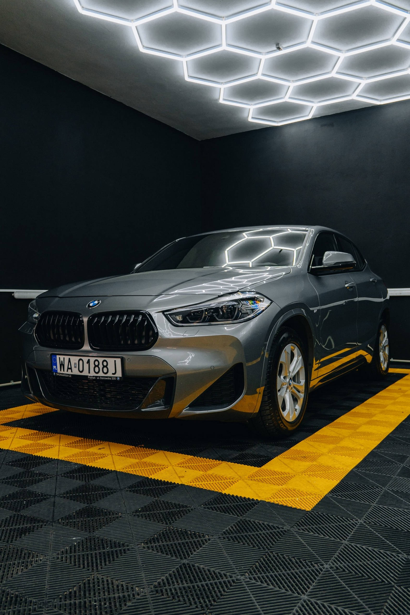 BMW X2 oklejone folią PPF - zabezpieczenie lakieru i hydrofobowość