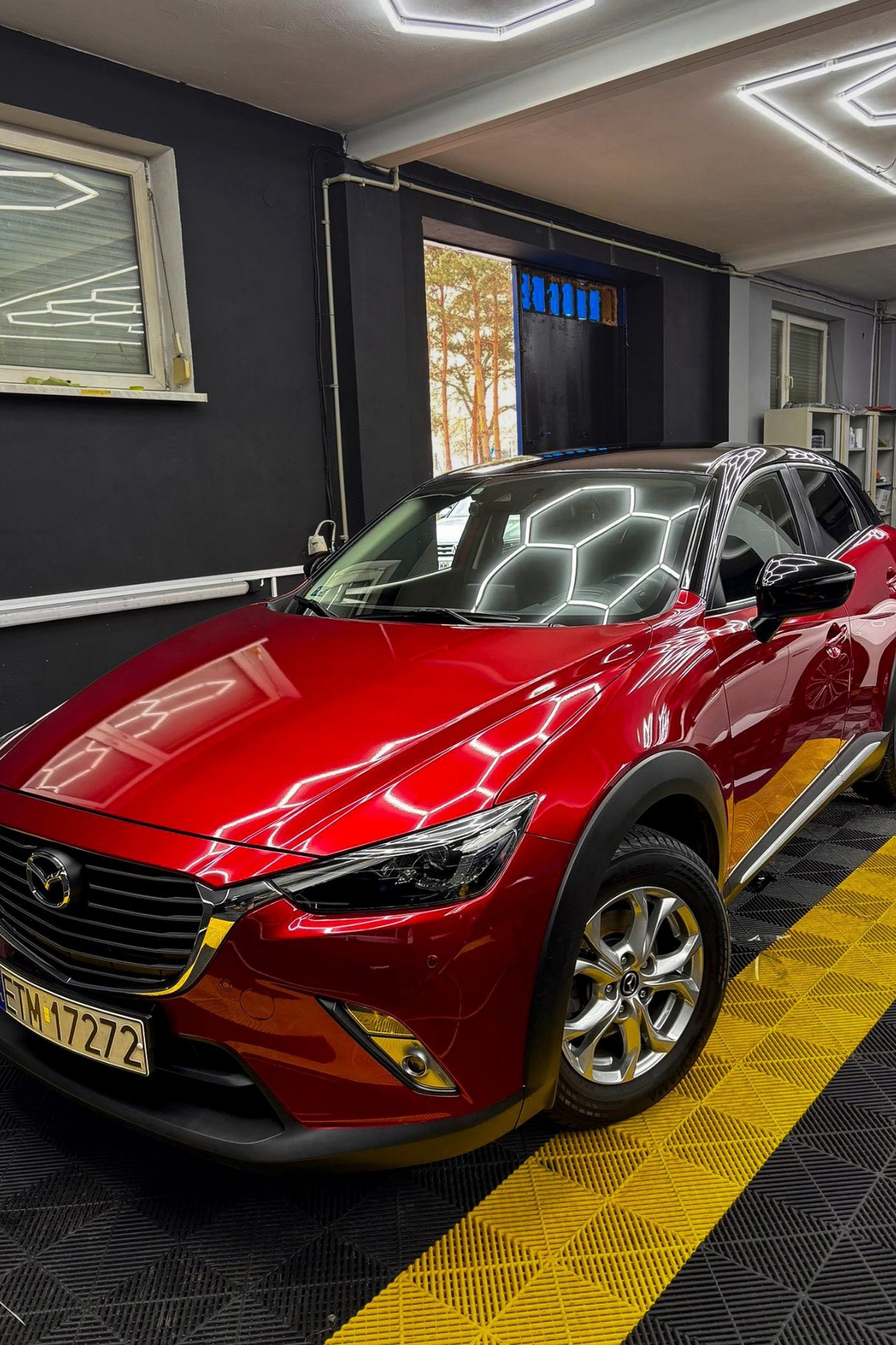 Mazda CX-3 - oklejanie dachu folią PPF czarny połysk - auto detailing Marki