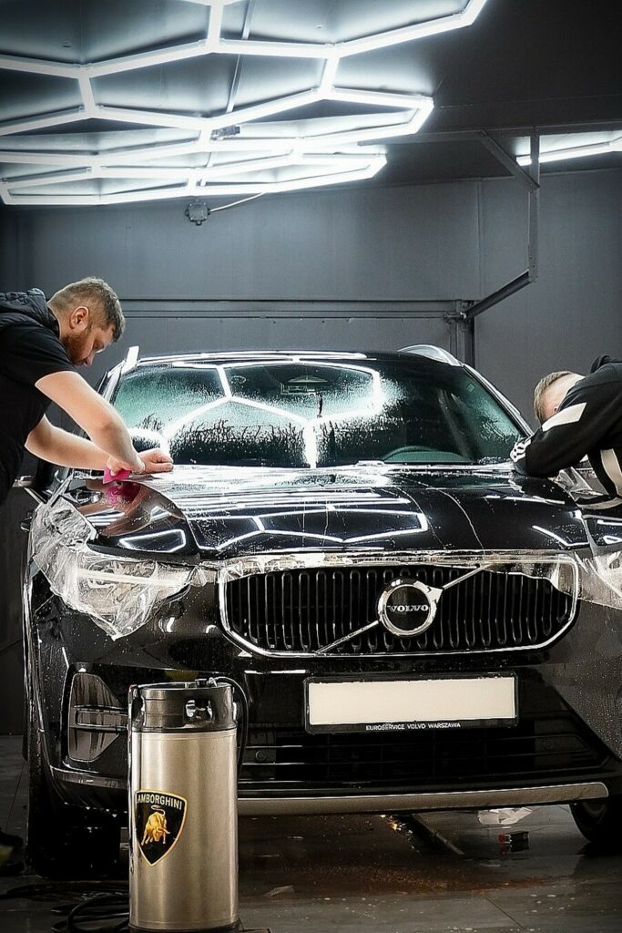 montaz folii ppf na masce samochodu - studio auto detailingu marki warszawa
