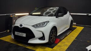 Toyota Yaris oklejanie dachu Warszawa – realizacja | Nowy Blask