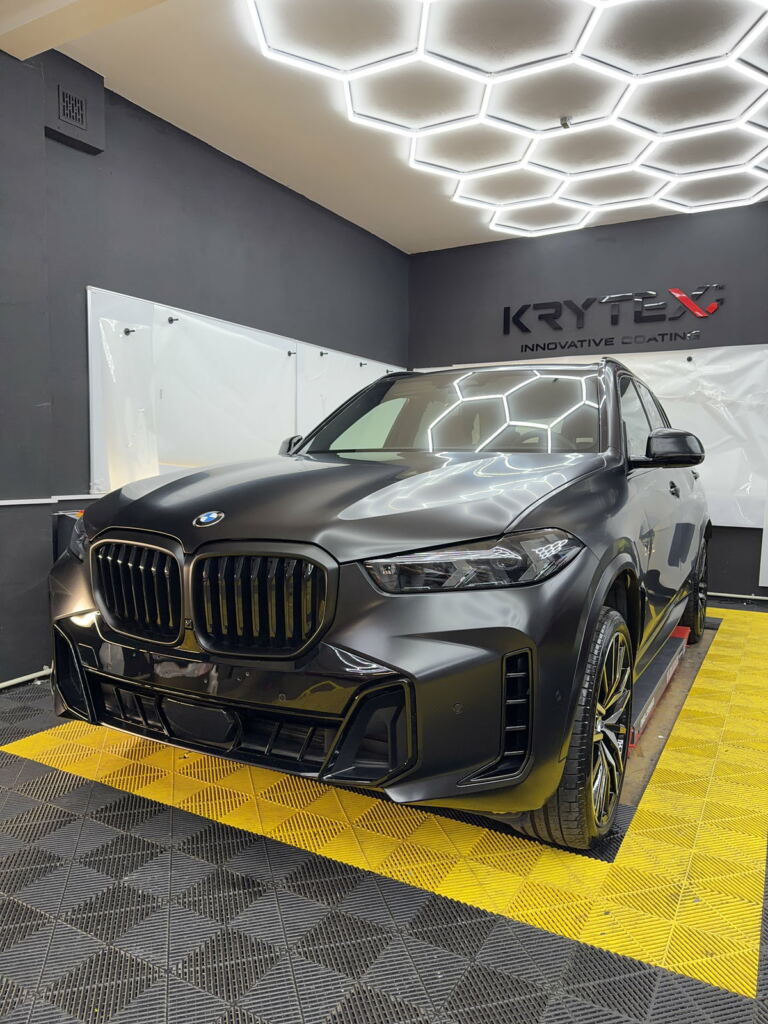 BMW X5 po zmianie wykończenia lakieru na mat — efekt końcowy