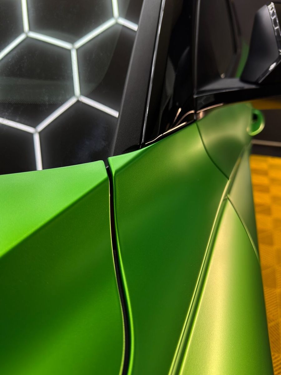 Hyundai Tucson w zielonej satynie — studio NowyBlask