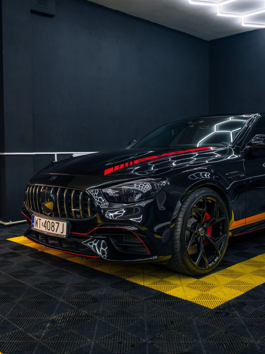 Mercedes AMG po personalizacji — studio NowyBlask