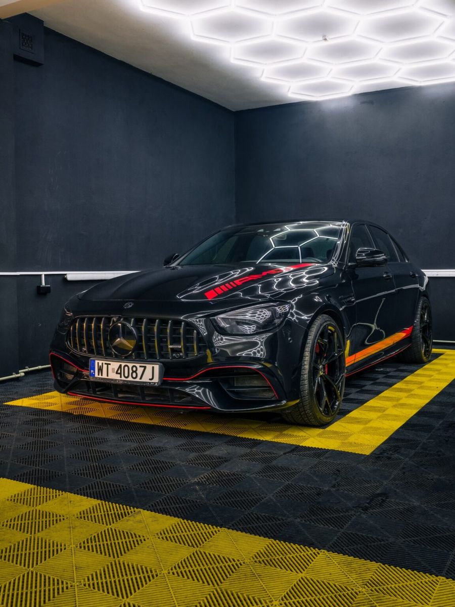 Mercedes AMG po personalizacji — studio NowyBlask