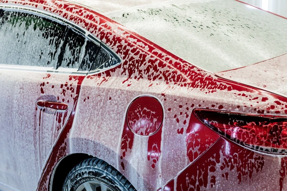 Jak myć auto z powłoką ceramiczną? Kompleksowy przewodnik krok po kroku